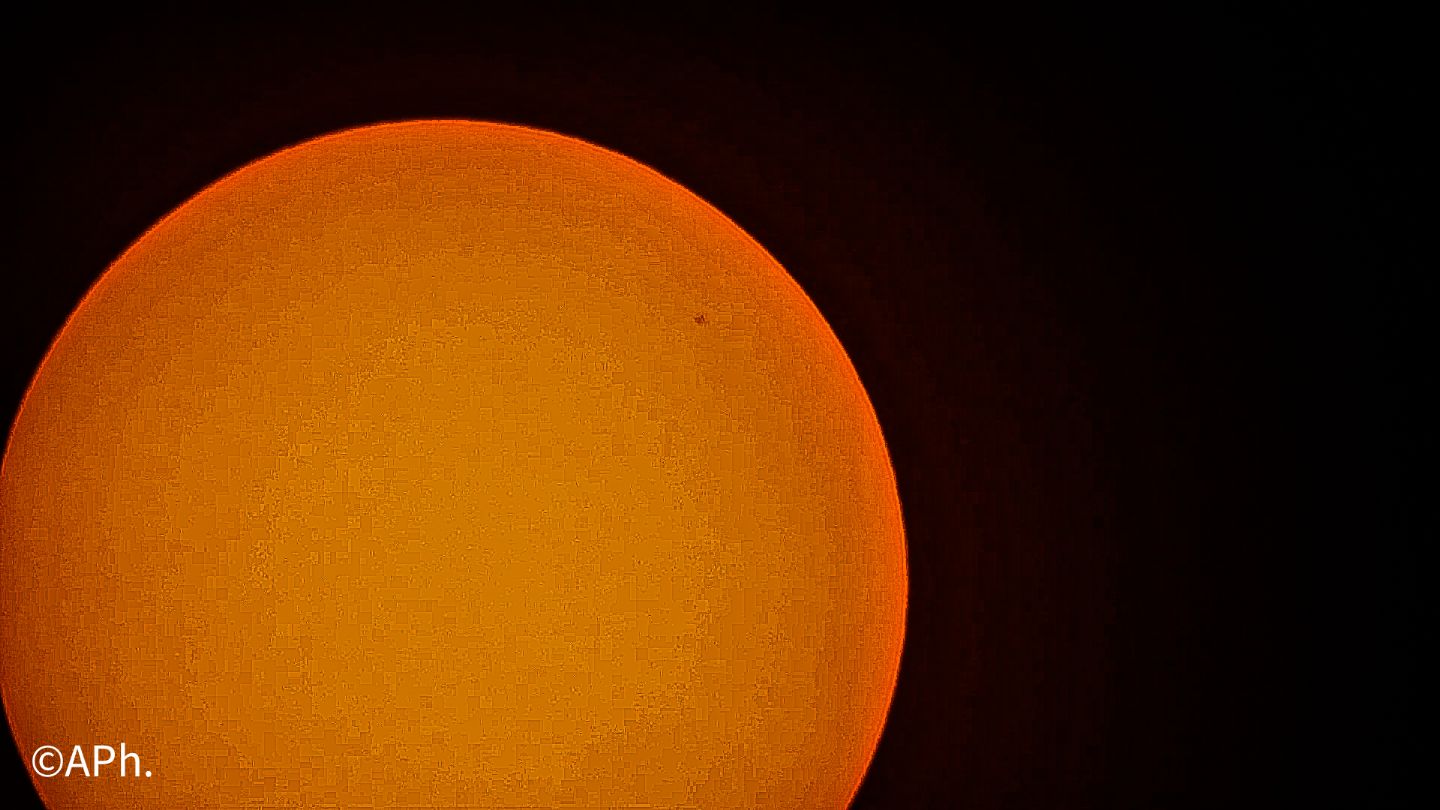 stazione spaziale internazionale sul sole.